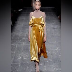 VALENTINO GARAVANI

NWT SZ 38 Crystal-Embellished Ruffled Velvet Midi Dress